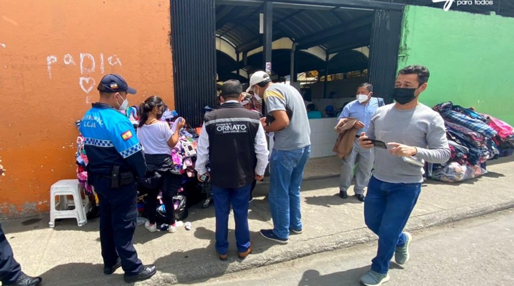 En varias calles céntricas y por los mercados Mayorista y Gran Colombia están notificando.