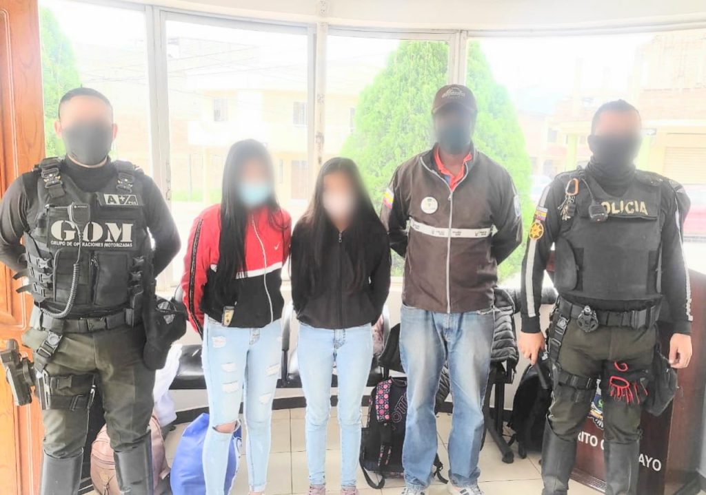 Los policías de la Unipen entregaron a las adolescentes a sus familiares.