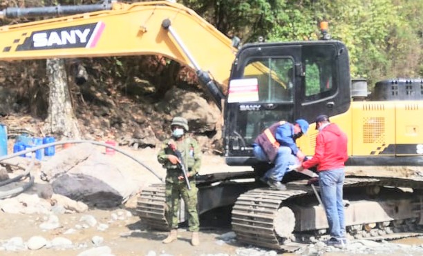 Funcionarios de la Arcernnr colocaron los sellos de prohibición de funcionamiento.