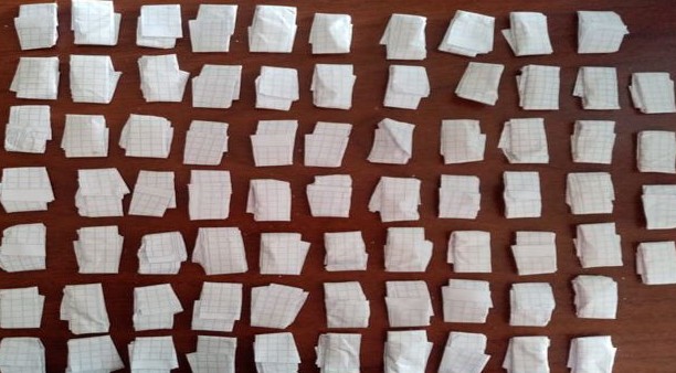 La droga que el ciudadano llevaba suma los 93 gramos.