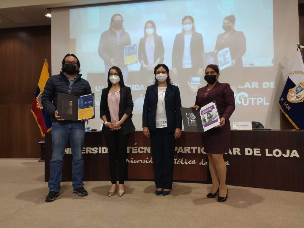 En Loja, representantes de la Coordinación Zonal 7 de Salud y de la UNP-L recibieron el informe de manos de autoridades de la UTPL.