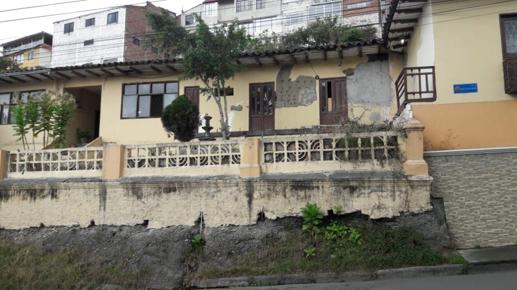 La casa se encuentra en la calle Eplicachima, en el occidente de la ciudad de Loja.
