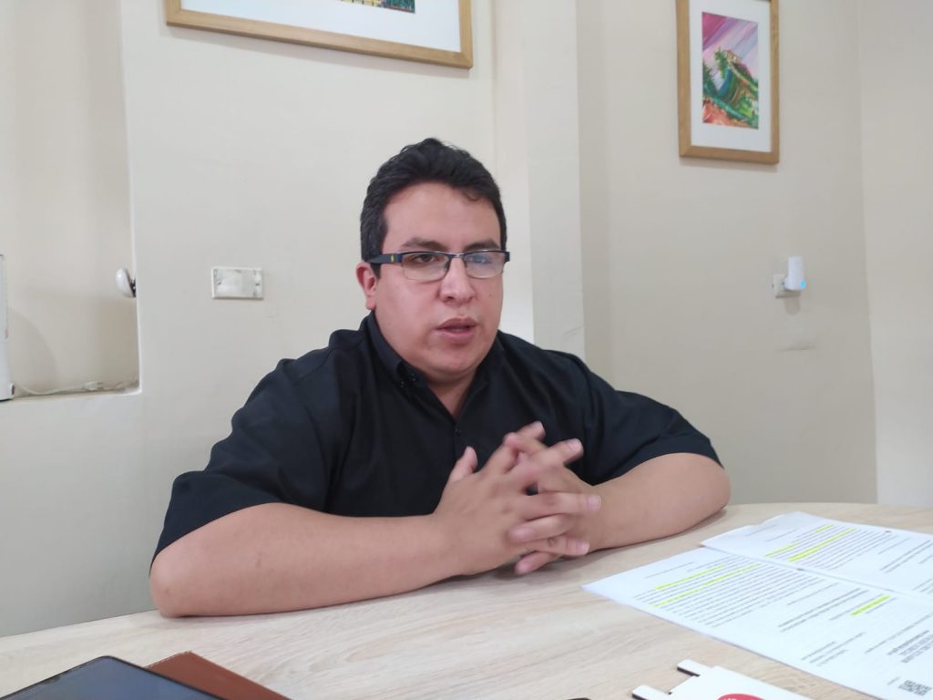 Cristian Alverca Ordóñez expresa su solidaridad a todos los trabajadores de la salud, y anuncia que seguirá trabajando por ellos.