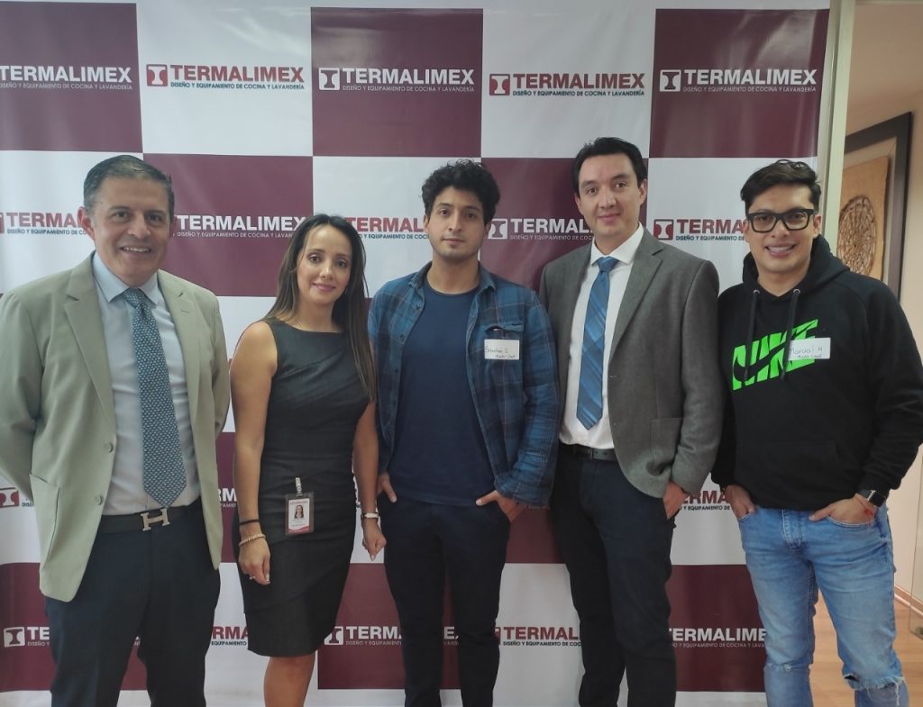 Gonzalo Rubio, presidente de Termalimex; Carolina Torres, gerente General; Sebastián Samaniego, exparticipante de Máster Chef; Carlos Torres, gerente Comercial, y Marcial Herrera, exparticipante de Máster Chef.