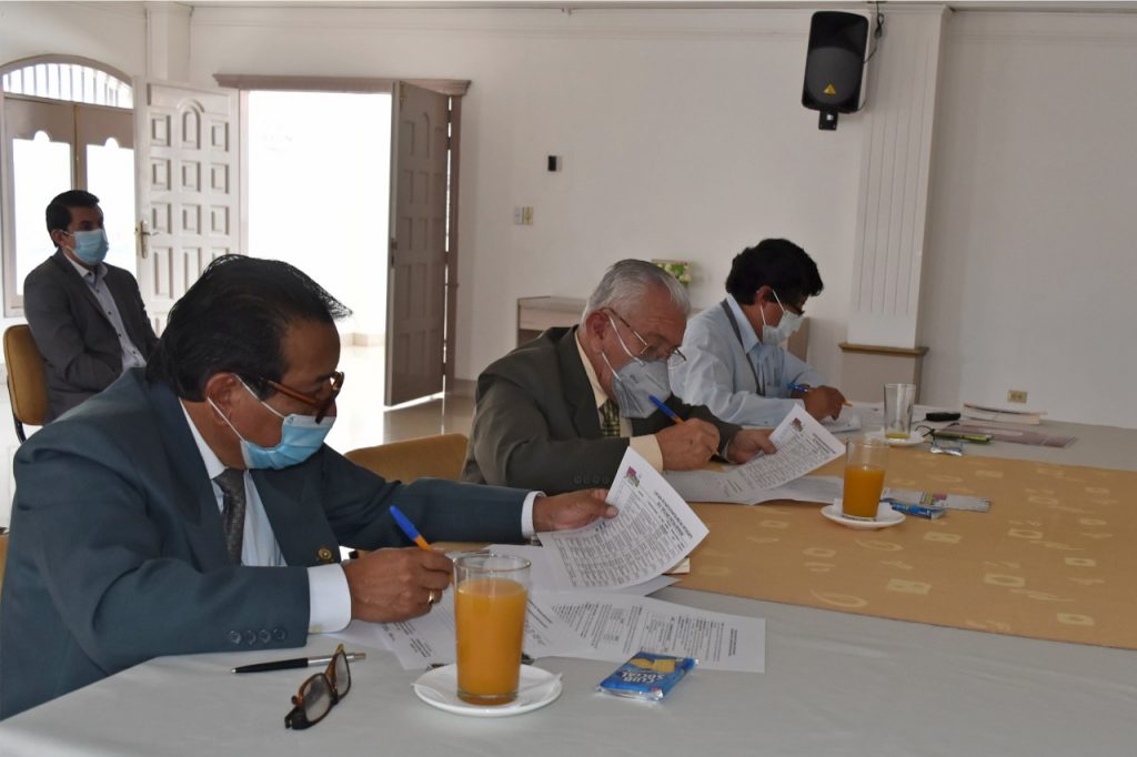 El jurado calificador estuvo integrado por representantes de la Casa de la Cultura.