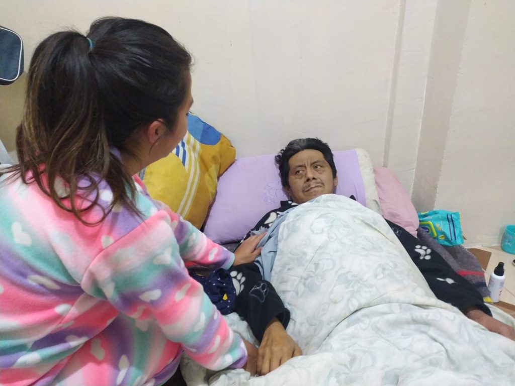 José Rafael Macas Rúales quiere ser operado para recobrar su vida normal y volver a trabajar.