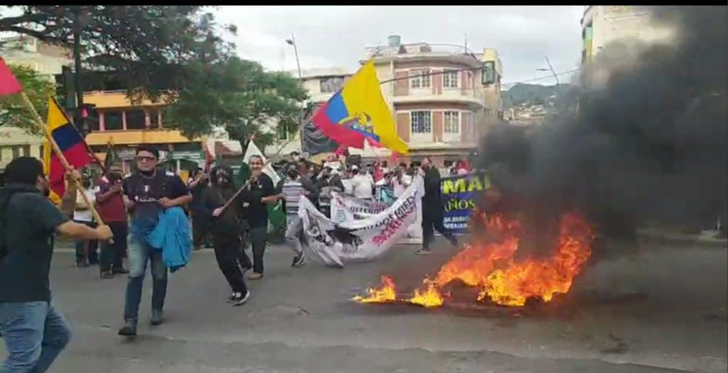 Durante la actividad se quemaron neumáticos.