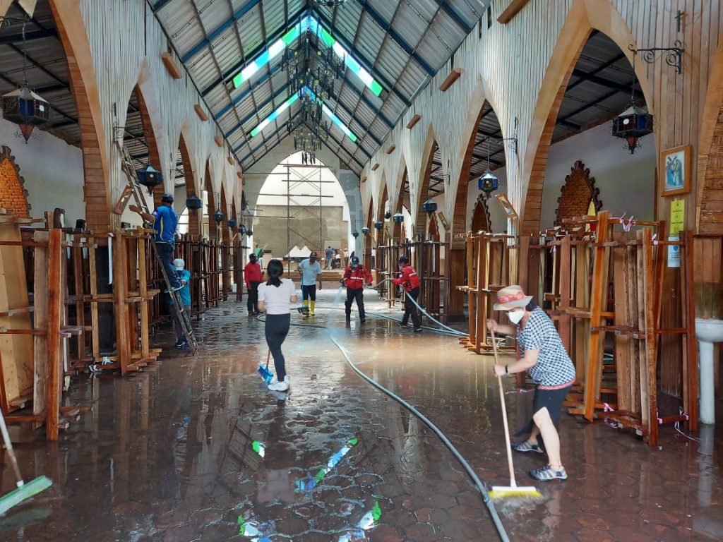 La comunidad apoyó en los trabajos de forma desinteresada.