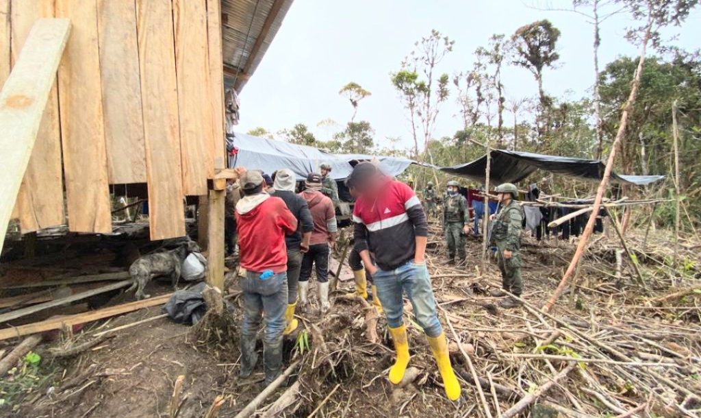En ese lugar los militares encontraron a 16 personas.