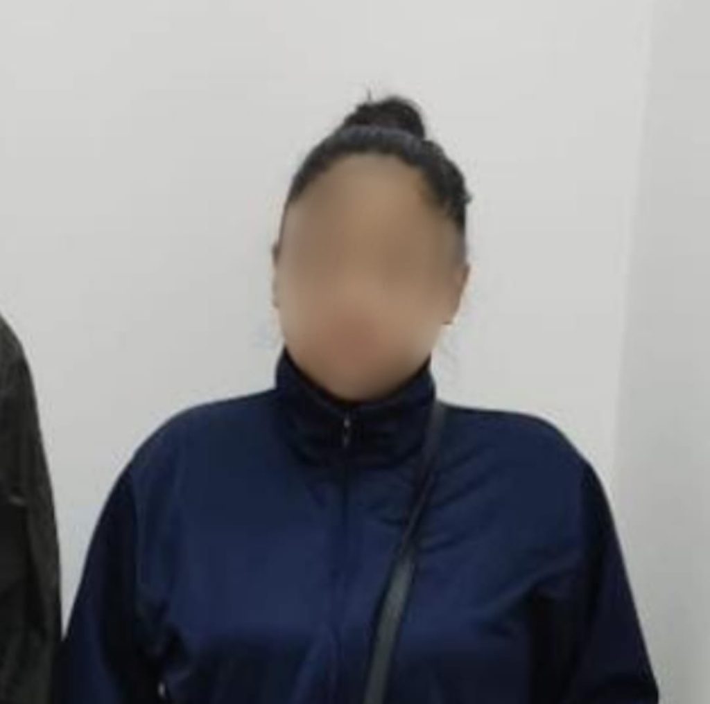 Ella habría retirado dinero de manera fraudulenta de un cajero electrónico.