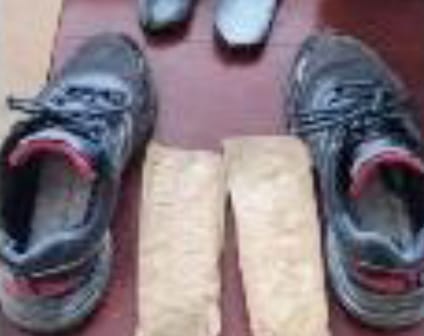 La droga estaba camuflada dentro de los zapatos de Víctor C. G.