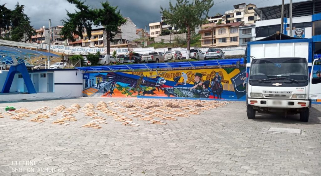 En el piso y paredes de ese camión se escondió el alcaloide.