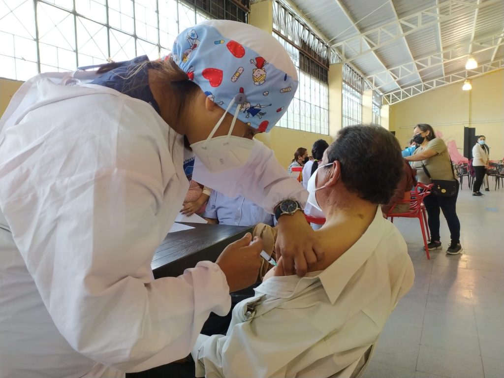 En el Complejo Ferial, este jueves 4 de noviembre, hubo cinco brigadas que aplicaron las dosis de refuerzo.