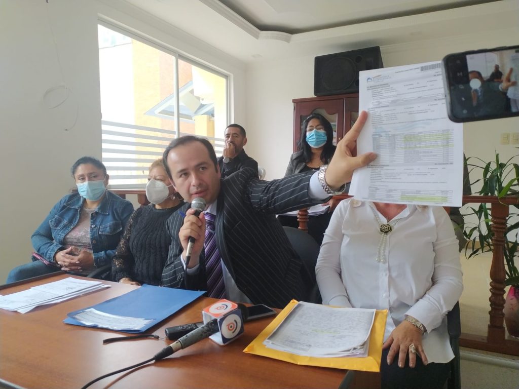 José Paúl Luzuriaga Alvarado defiende a quienes aseguran haber sido perjudicados por la venta de los predios al Municipio.