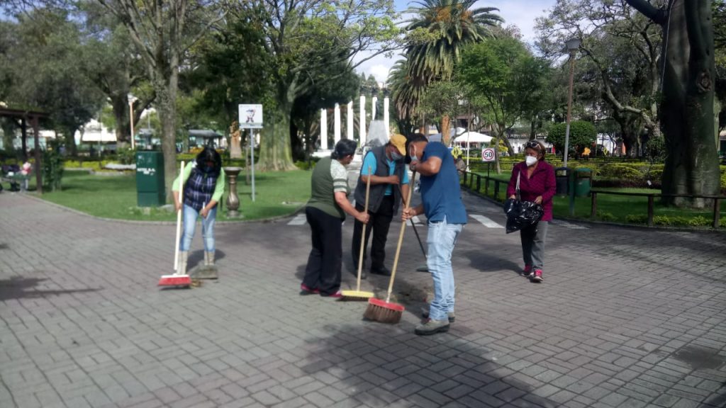 Este martes 16 de noviembre se efectuó una minga en el parque.