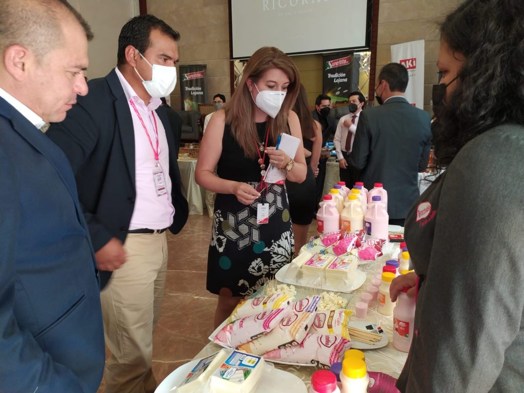 Los emprendedores explicaron detalladamente todo sobre sus productos a los visitantes de esta primera rueda de negocios ‘Loja Emprende 2021’.