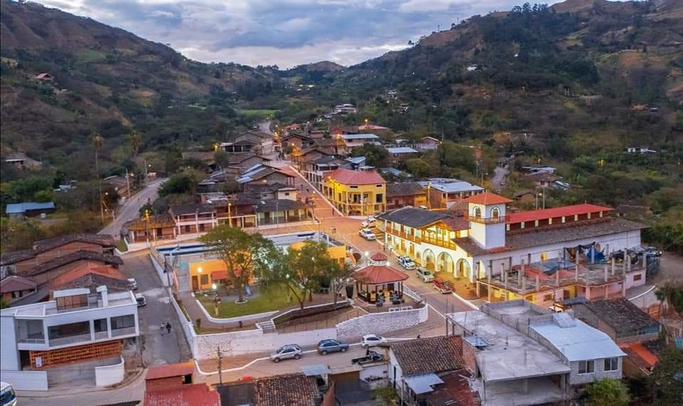 La parroquia se caracteriza por ser productiva y turística.