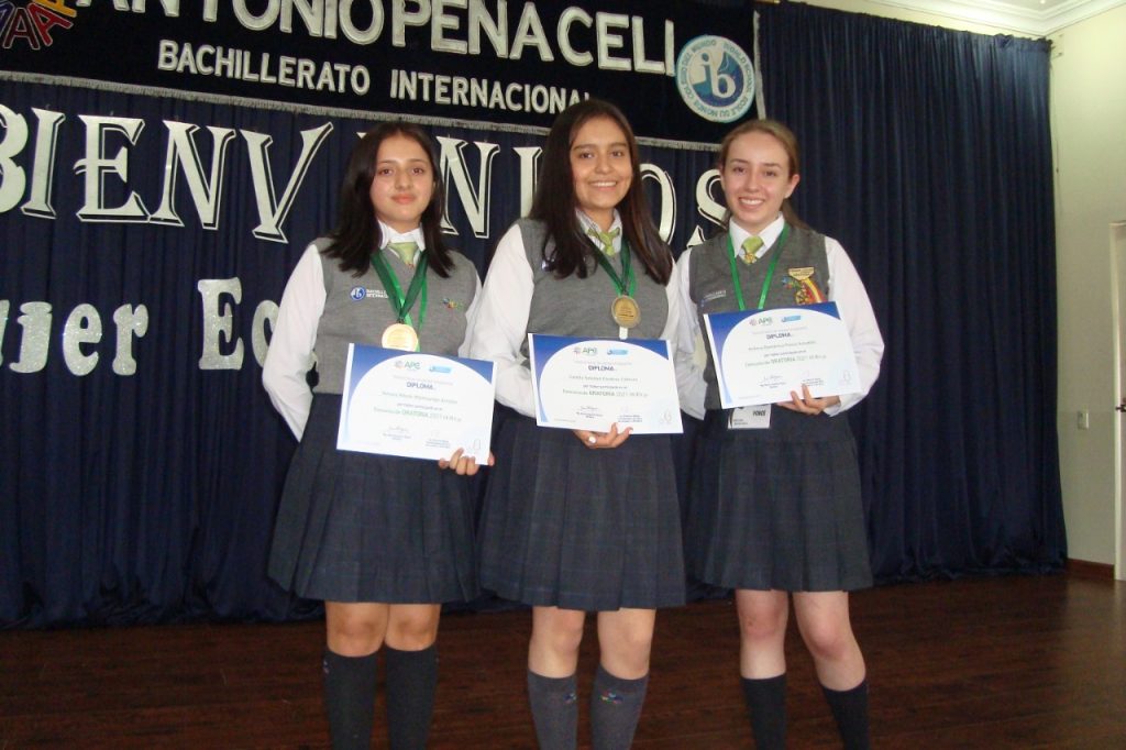 Tamara Nikole Mijahuanga Armijos, tercer lugar; Camila Soledad Córdova Cabrera, segundo, y primer puesto, Andrea Doménica Ponce Astudillo, fueron las galardonadas de ayer.