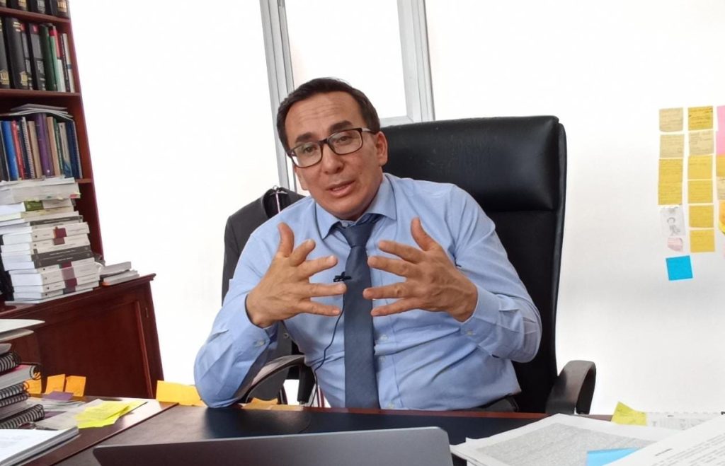 John Espinosa Villacrés quiere que la ciudadanía conozca los nombres de los jueces que llevan el caso entre Safety y el Municipio de Loja.