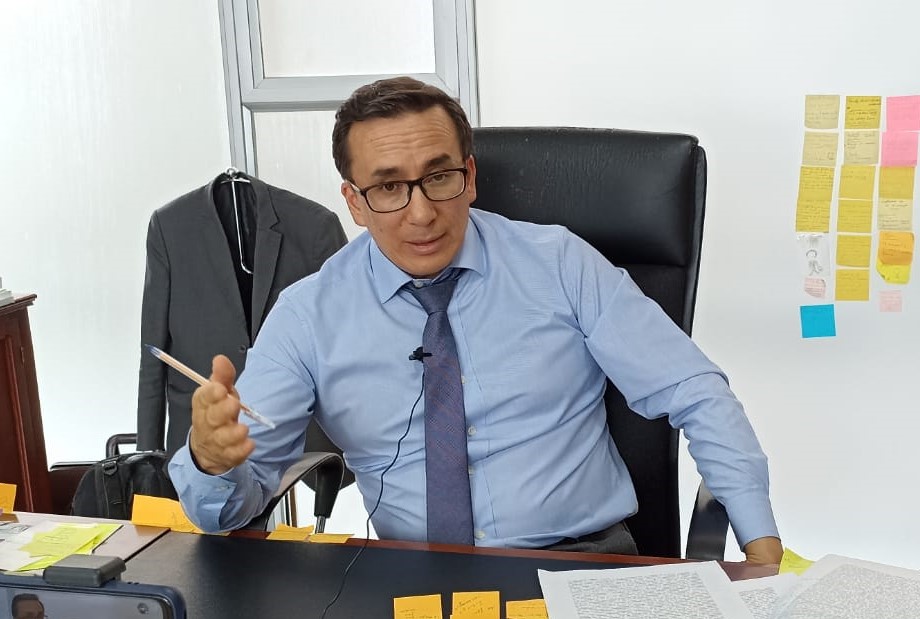 John Espinosa Villacrés dice que el Municipio no notificó las razones o motivaciones del porqué emitió esos títulos de crédito.