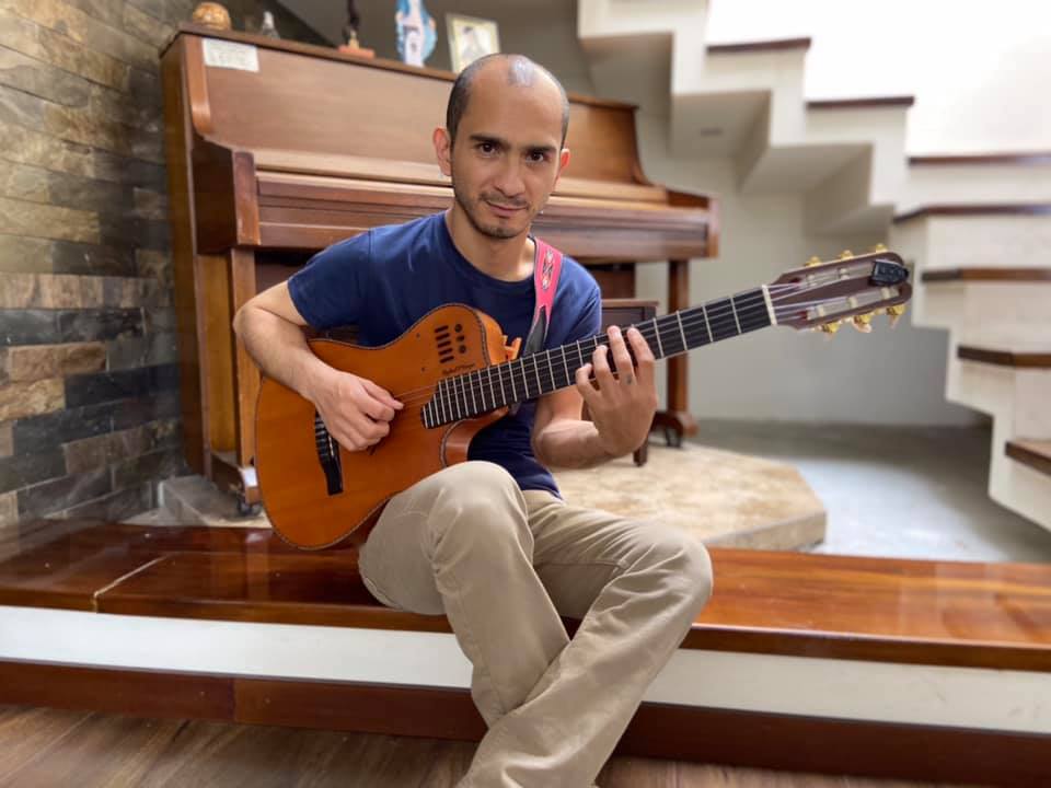 Rafael Minga Mendieta tiene experiencia en diferentes géneros musicales, entre ellos el pasillo.