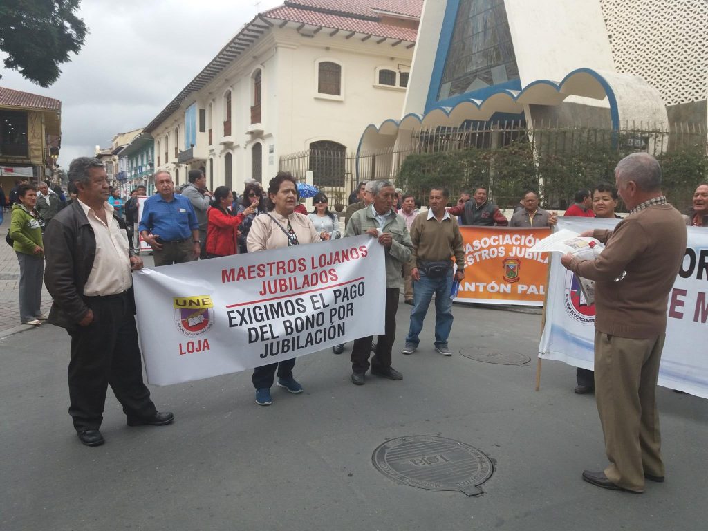 La lucha de los maestros jubilados de Loja por el pago del bono empezó hace varios años. (Foto archivo)