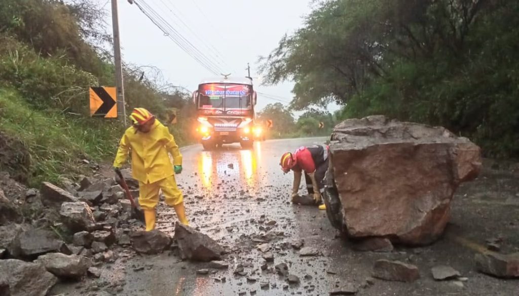 A las emergencias acudieron tres bomberos.