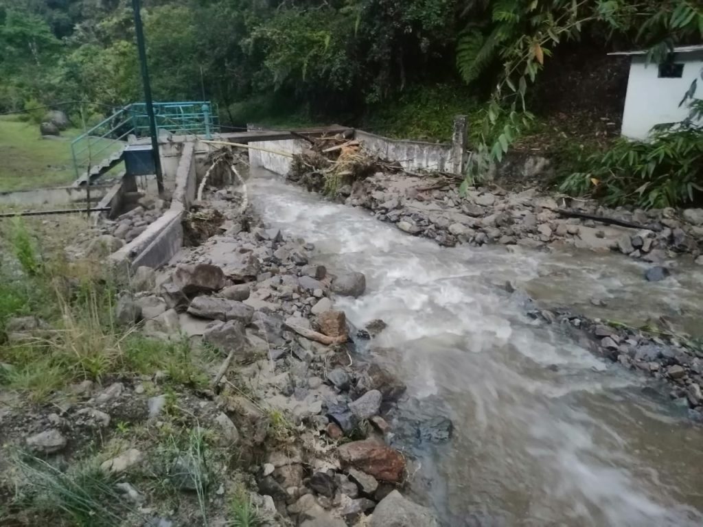 Personal de la Umapal trabajó para retomar el abastecimiento.