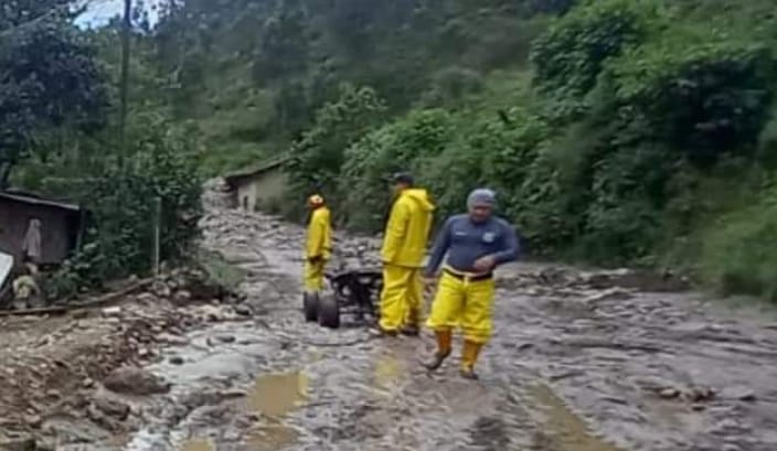Las familias fueron evacuadas por los ‘casacas rojas’.