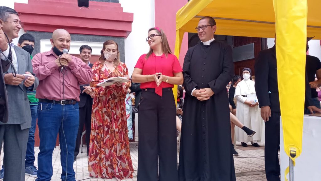 El retablo, pisos, techo y más pretenden cambiar con el aporte de la comunidad.