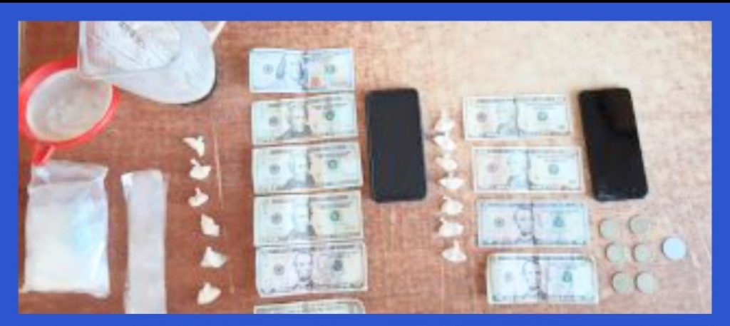 La droga y la motocicleta fueron decomisadas.