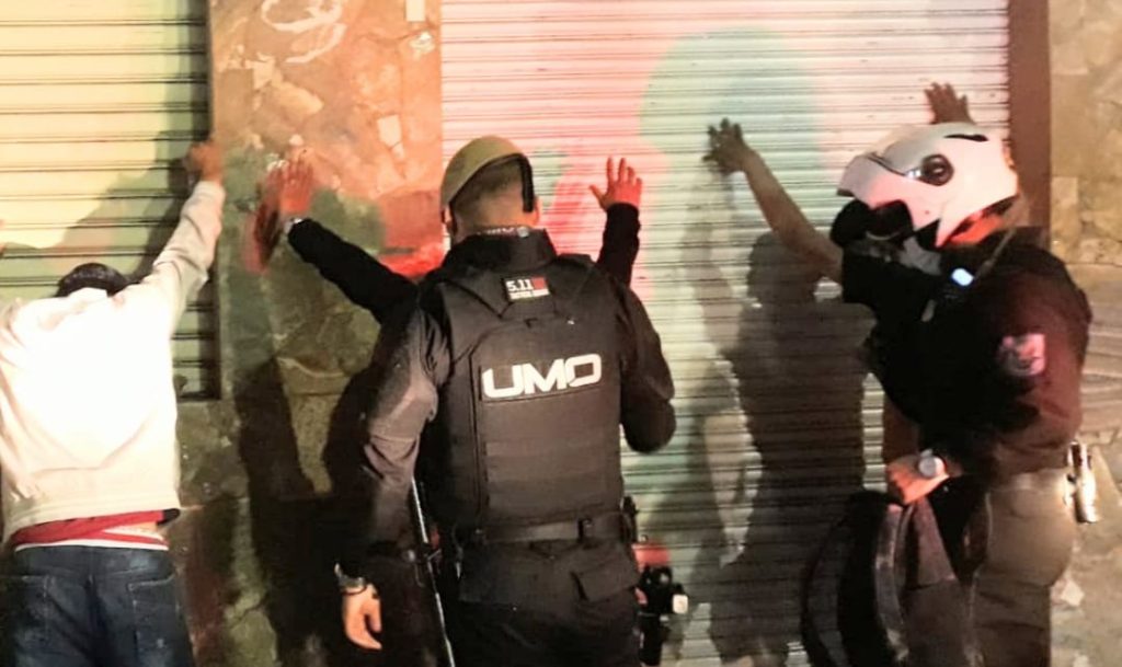 Los policías están atentos a lo que pueda suceder en la localidad.