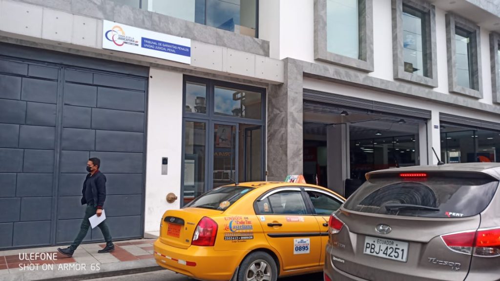 La diligencia de ayer duró 135 minutos.