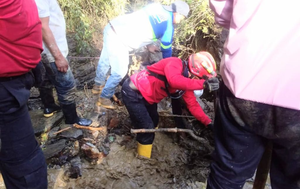El sector está lleno de escombros.