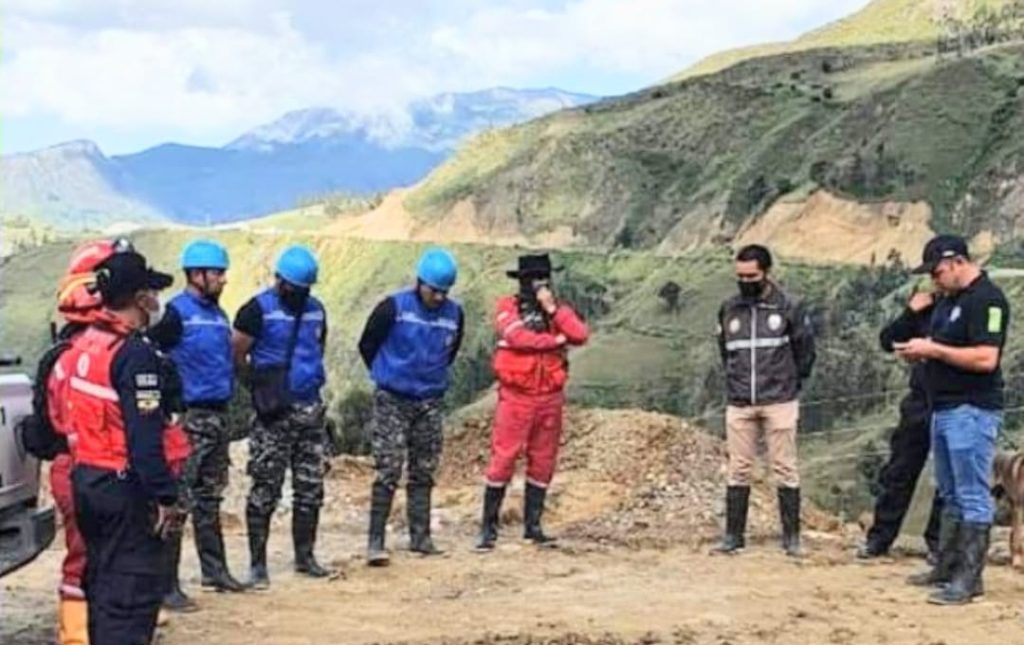 A la búsqueda de la mujer se sumó la Policía.