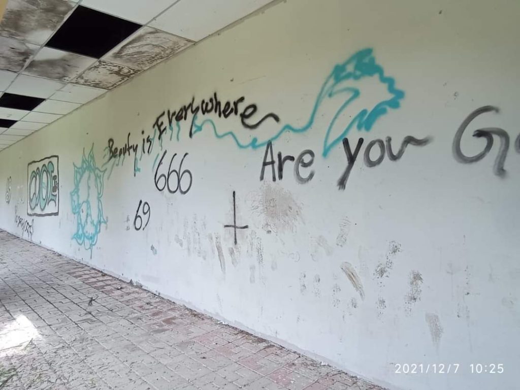 Así dejaron los inmuebles y los vehículos.