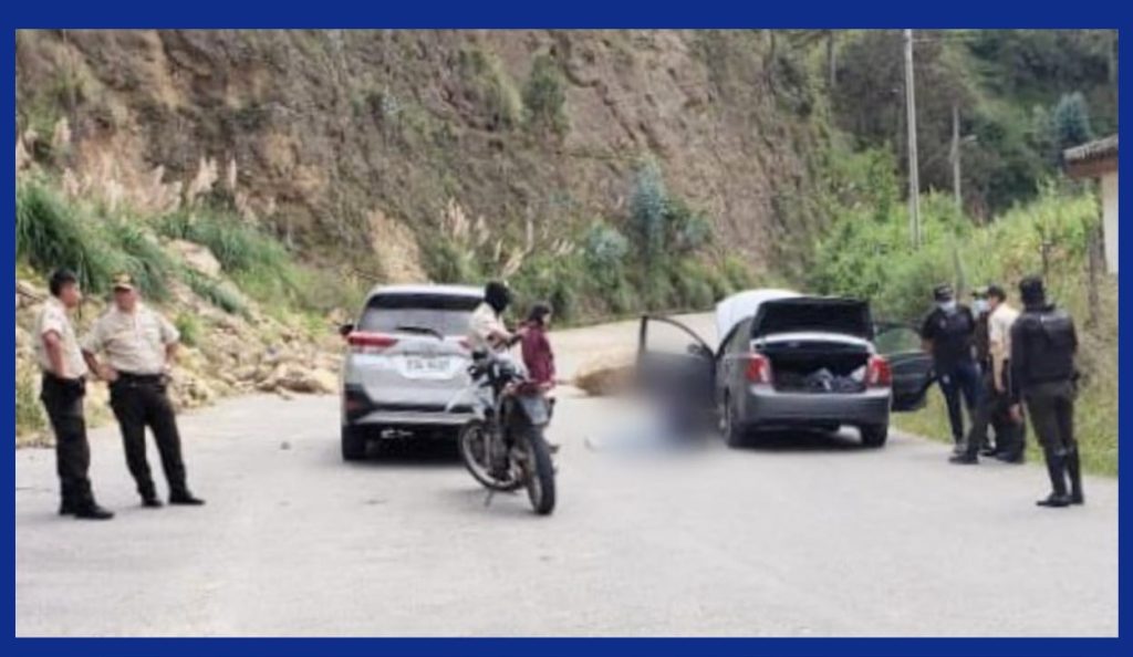 El vehículo, que transportaba la droga, fue interceptado por la parroquia Urdaneta y arribaba desde la provincia de Azuay.