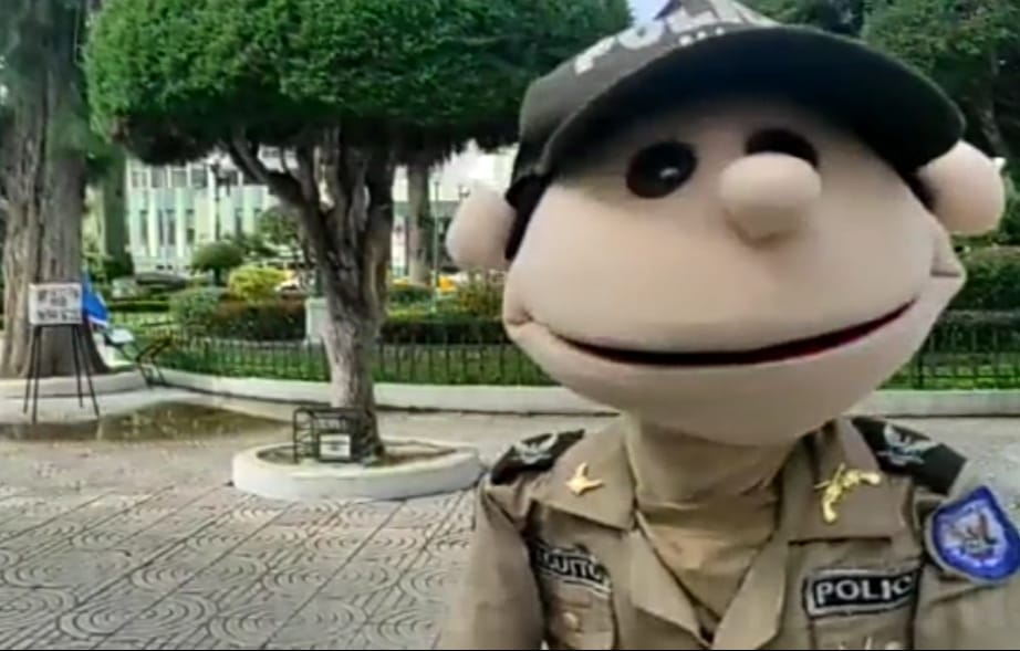 Con la marioneta 'Paquito' la Policía busca prevenir los delitos.
