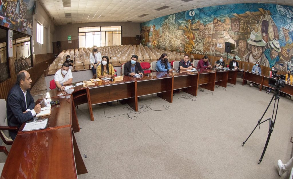 La reunión se desarrolló entre funcionarios del Ayuntamiento.