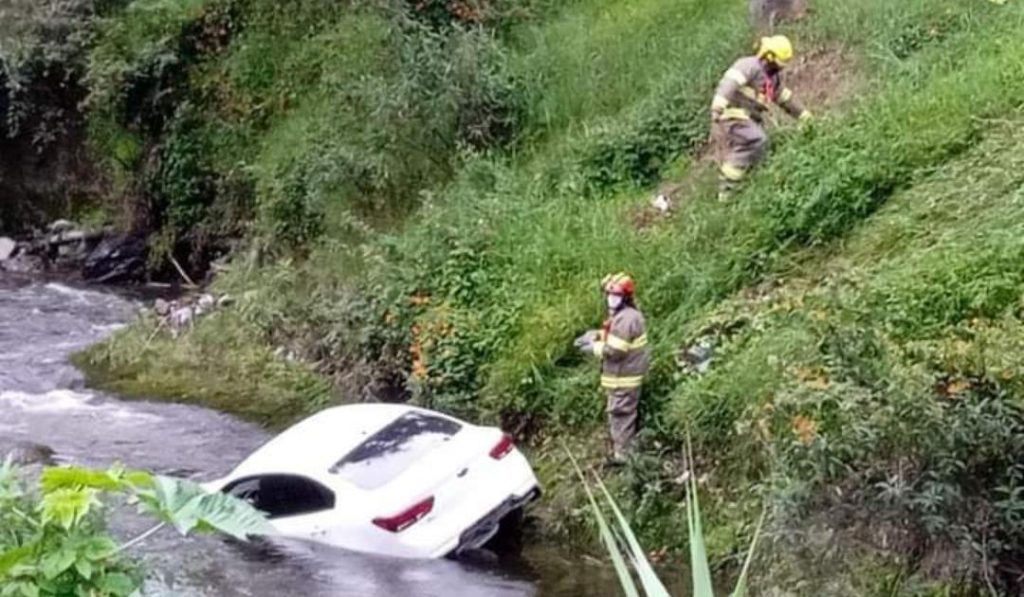 Los bomberos de la estación central acudieron a esa emergencia.