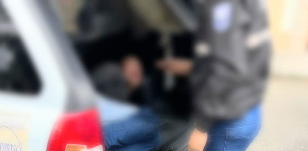 La Policía arribó y capturó al sujeto cuando iba a huir en un bus.