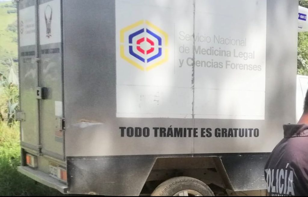 En la ambulancia de Medicina Legal se llevaron al ciudadano. (fotografía referencial)