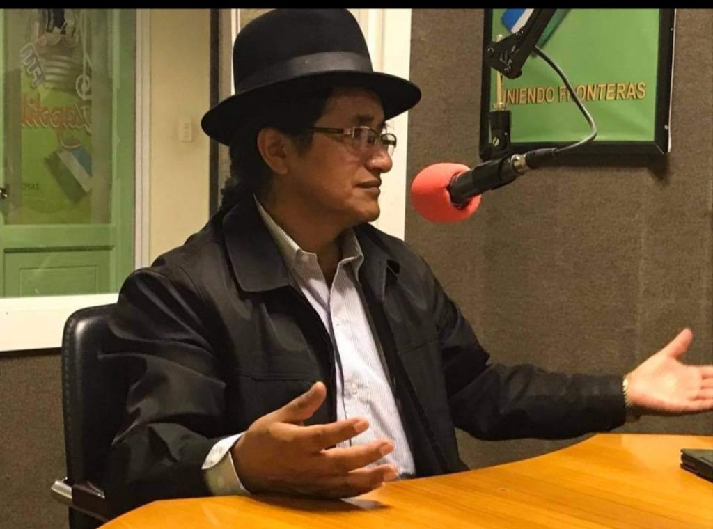 Julio Guamán Salto maneja espacios independientes de información, que los financia con la publicidad.