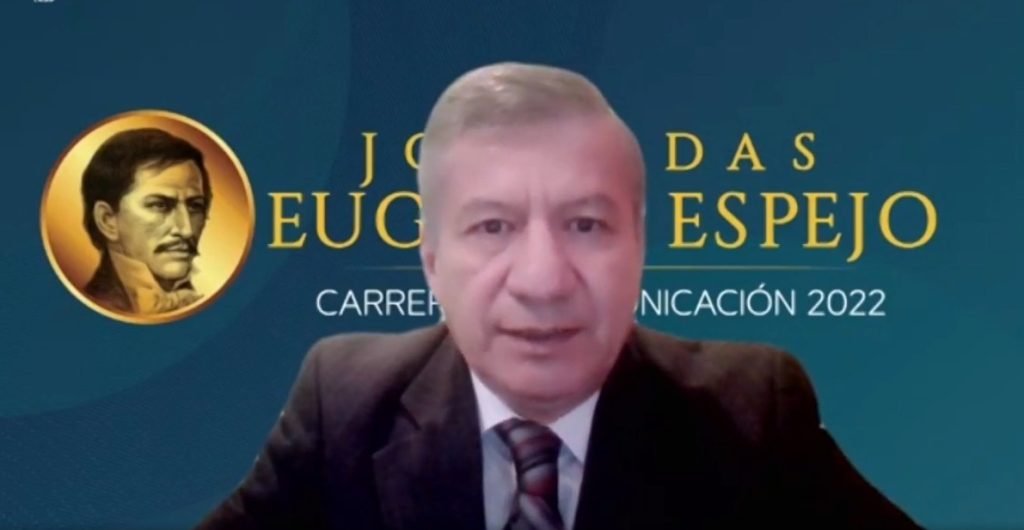 Hever Sánchez, director de la carrera, ofreció la conferencia alusiva a la fecha.