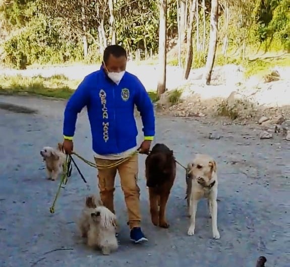 Leonardo Lima es una de las personas que ofrece el servicio en la ciudad de Loja.