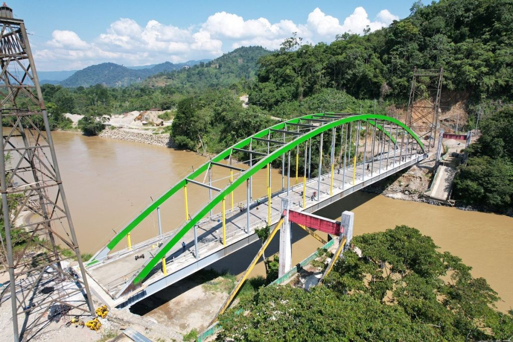 En el nuevo puente de Los Encuentros se evidencia la contribución de Lundin Gold.