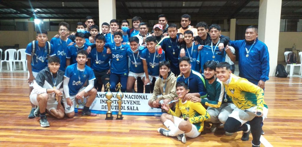 Este es parte del equipo que se consagró campeón.
