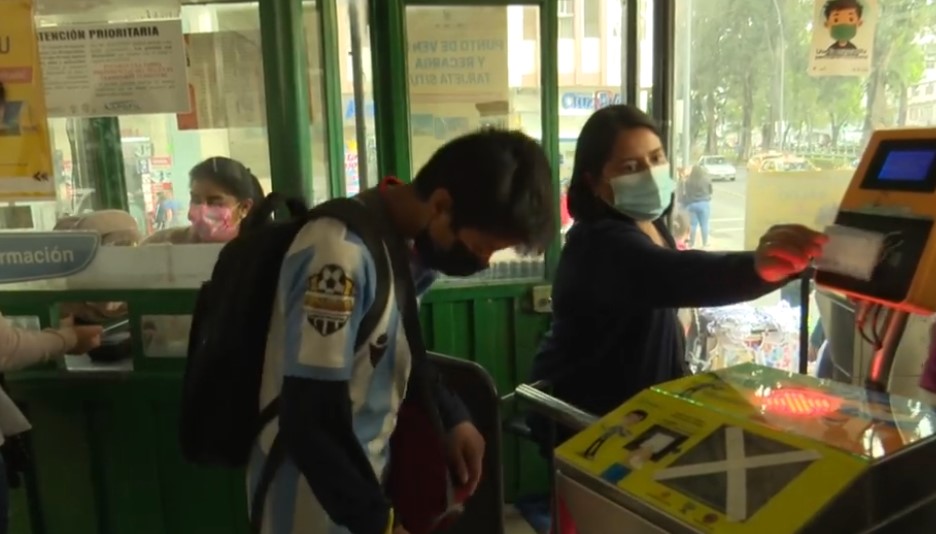 Las personas para transportarse en el bus urbano deben contar con la tarjeta.