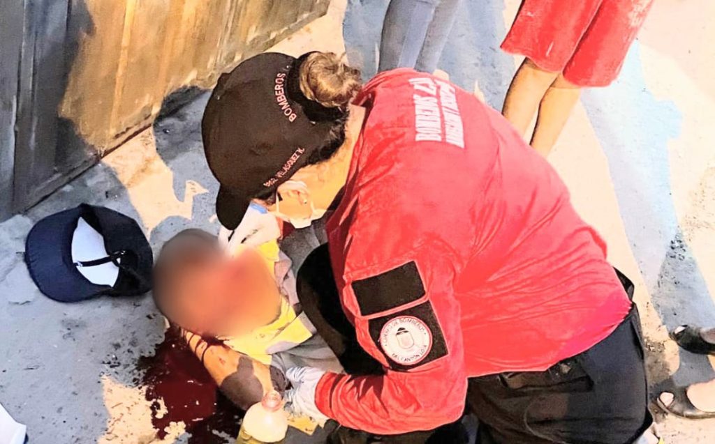 El ciudadano fue socorrido por los casacas rojas.