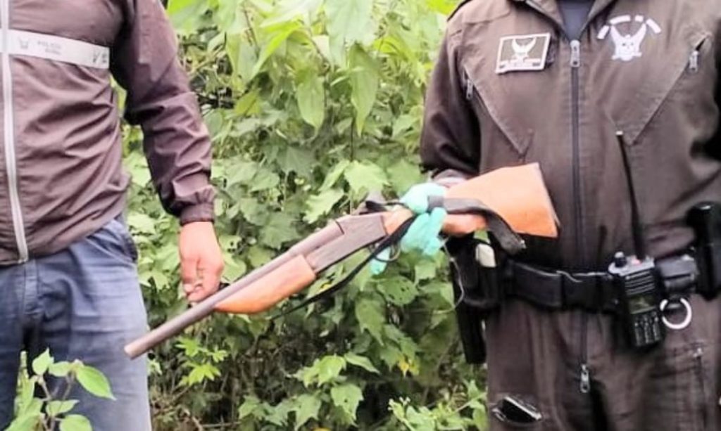 El arma de fuego que encontró la Policía en ese lugar.